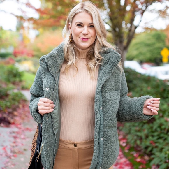 Poshmark profile picture for @whit